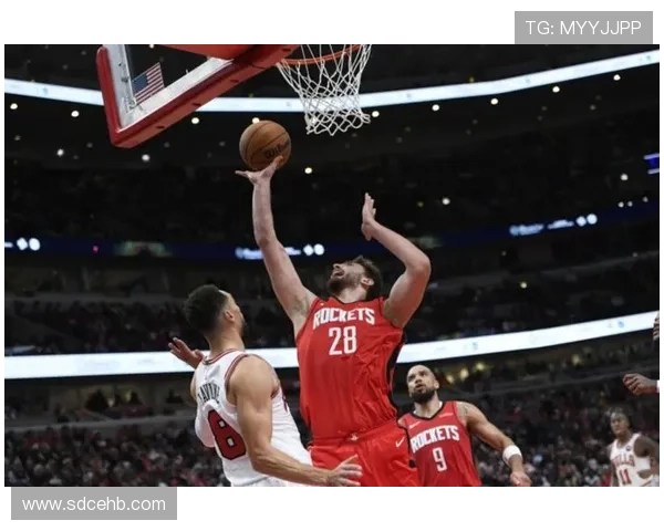 太阳队半场领先独行侠10分布克表现出色贡献16分狄龙助攻3次表现抢眼